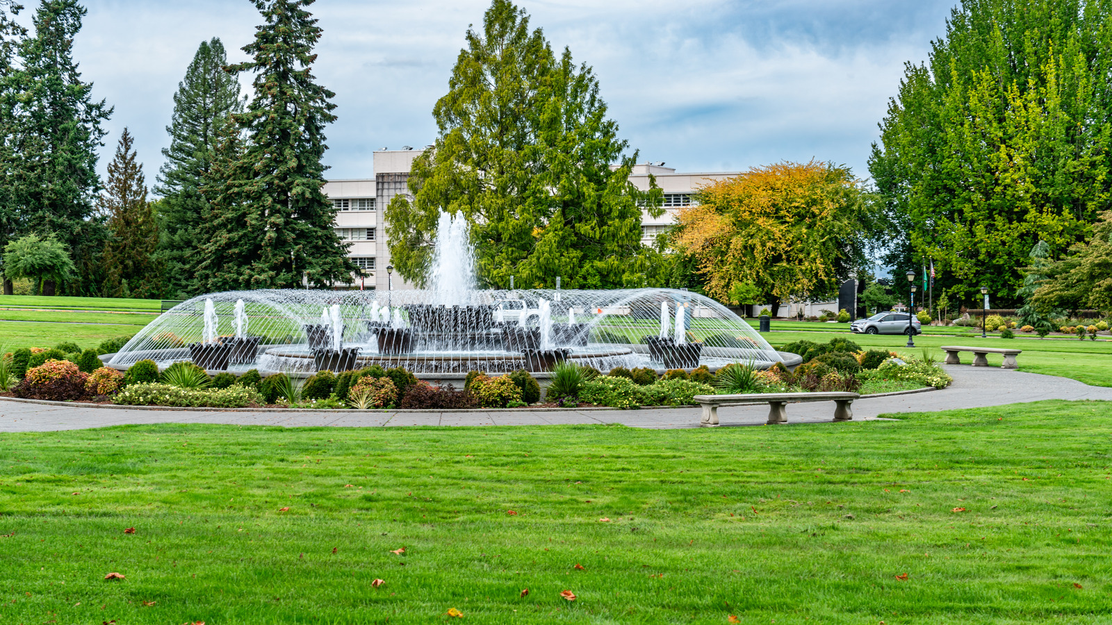 Der Campus des Washington State Capitol in Olympia an einem hellen Tag