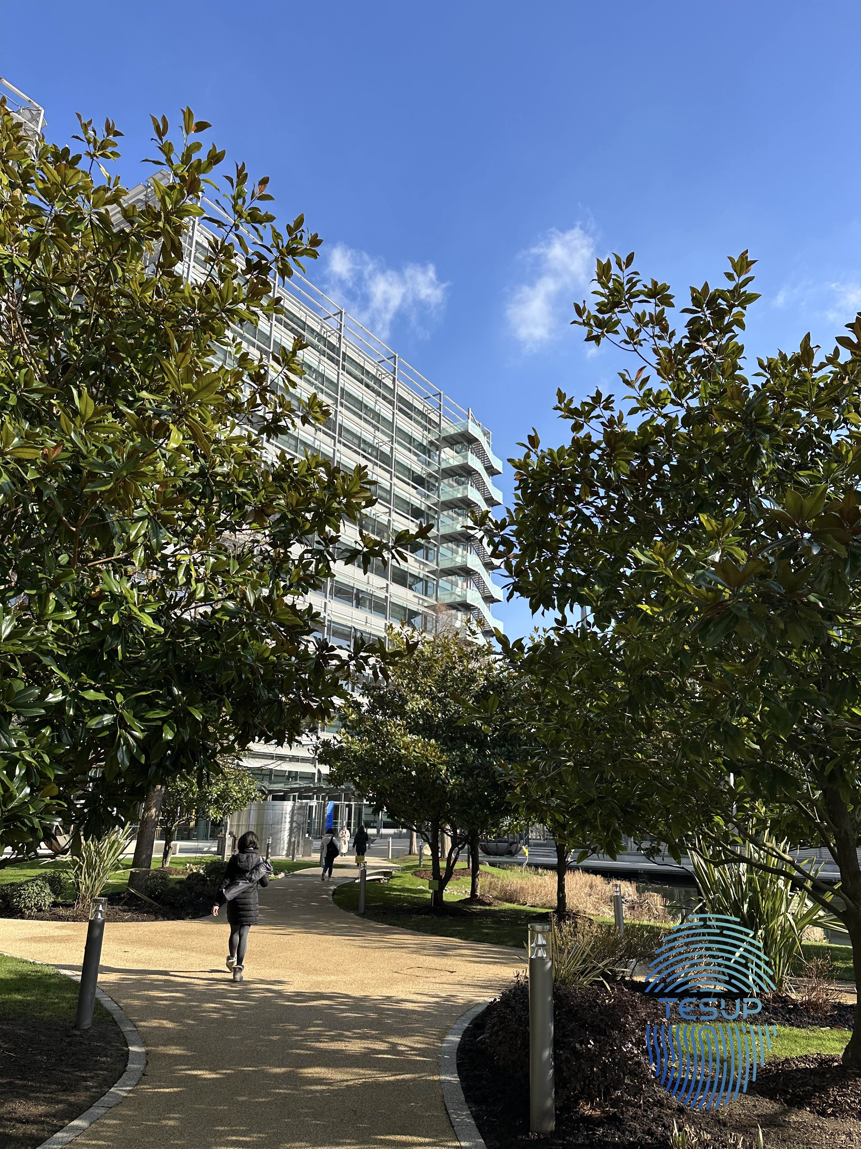 Nous Aimons Notre Siège À Londres - La Capitale De La Finance